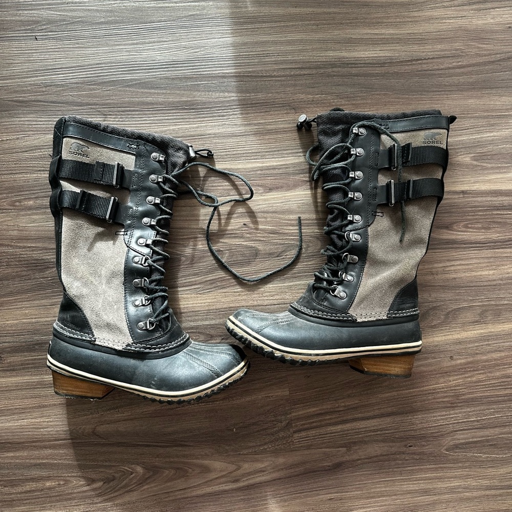 Women’s Sorel snow boots size 8